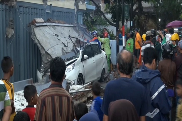 Hujan Es Terjang Malang,...