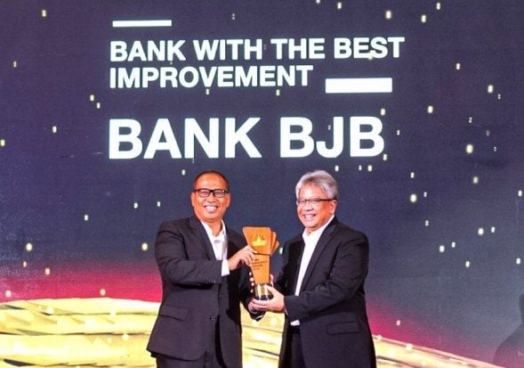 Bank bjb Raih Penghargaan...