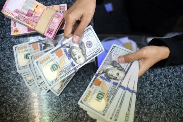 Rupiah Pukul Dolar AS...