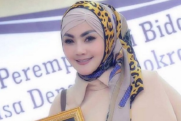 Tak Hanya Akting, Ade...