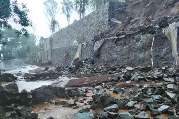 Diguyur Hujan Deras,...