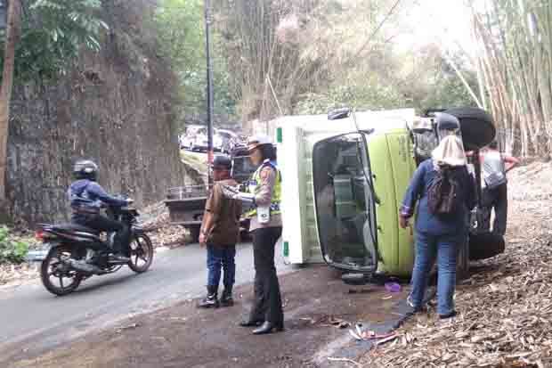 Rem Blong, Truk Hantam...