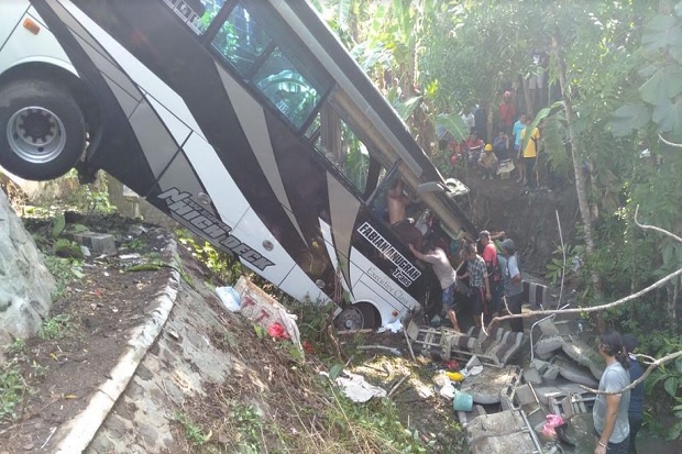 Bus Pariwisata Masuk...