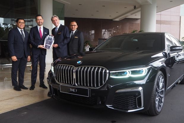Mobil Mewah BMW Ditugaskan...