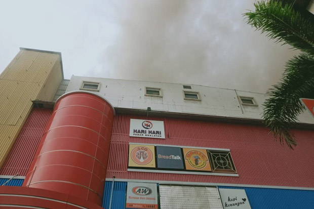 Kebakaran Mal Lokasari,...
