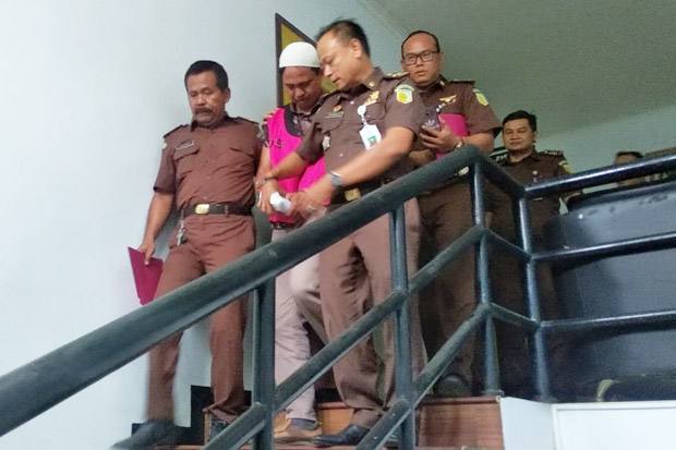 Diduga Korupsi Rp1 Miliar,...
