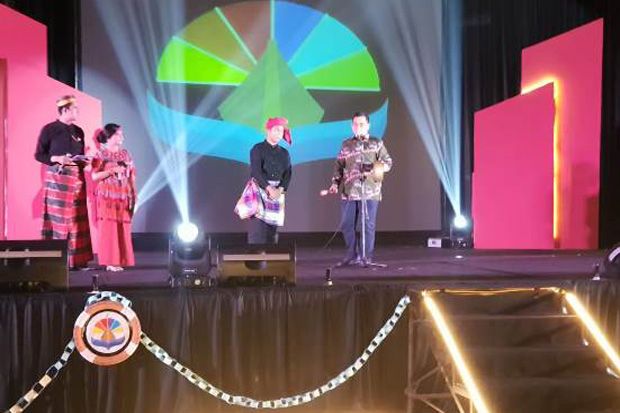 Buka Festival Seni dan...