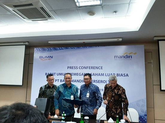 Royke Tumilaar Resmi...