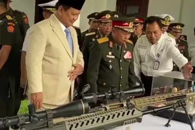 Ditemui Menhan Laos,...