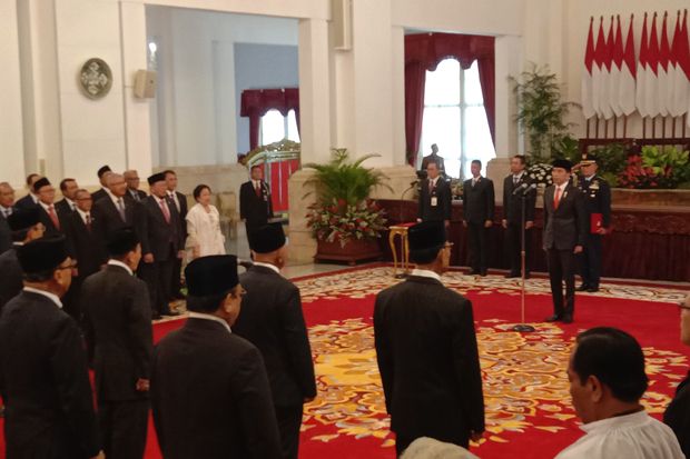 Jokowi Lantik Sembilan...