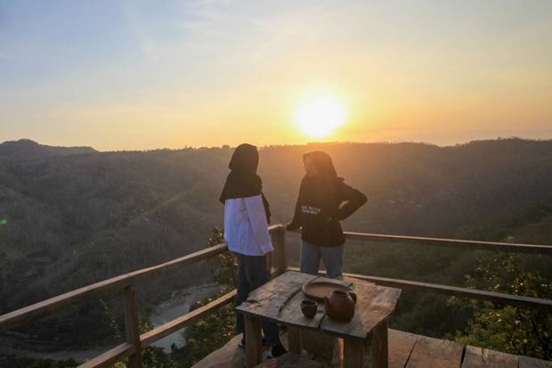 Berburu Senja di Bukit...