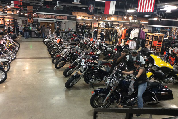 Harley Davidson Bermesin...