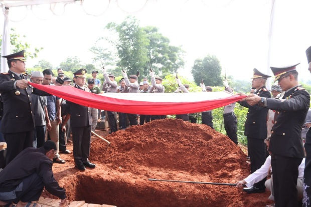Polisi Berpangkat Ajun...
