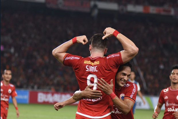 Persija Tertinggal 1-2...