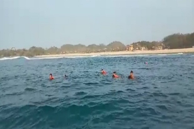 Tim SAR Gunakan Jetsky...