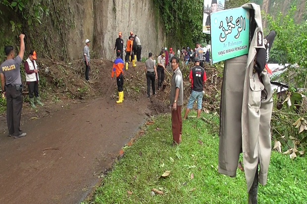 Pasca Longsor di Agam...