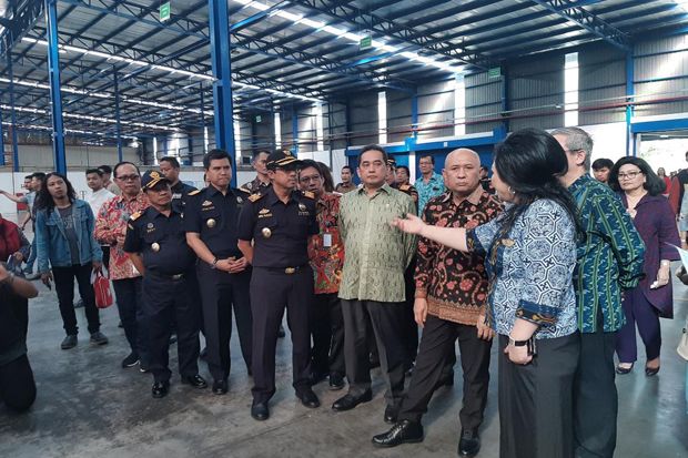 Menkop dan Mendag Lepas...