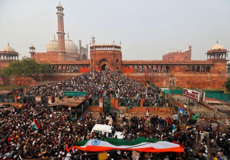 Demonstran India Teriak...