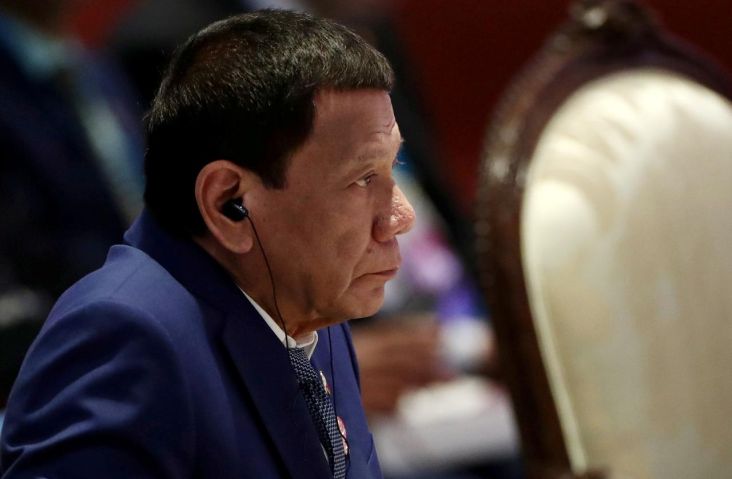 Duterte Tantang Pengadilan...