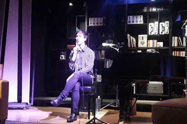Singer-Songwriter Nate...