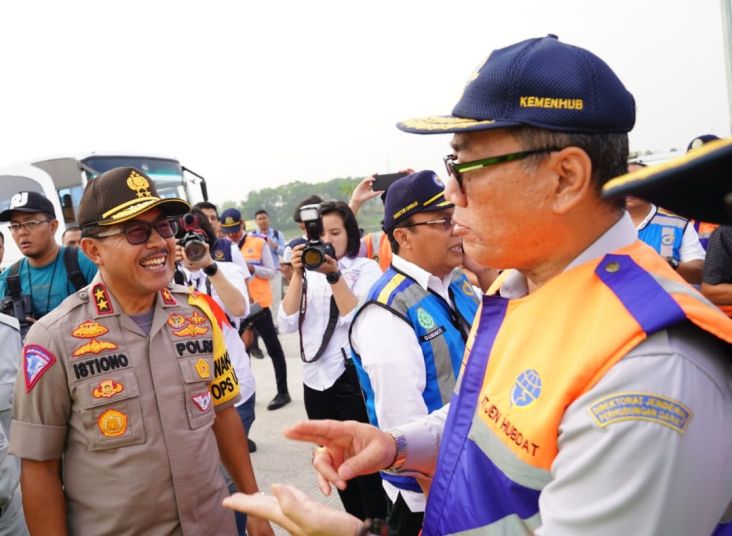 Arus Kendaraan Tol Trans...