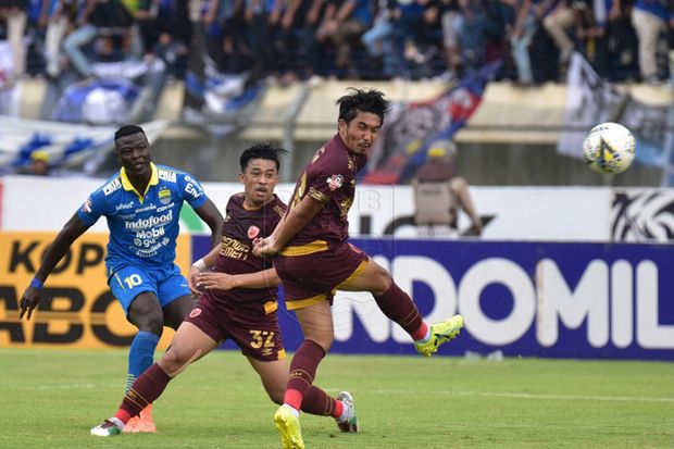 Persib Pesta Gol di...
