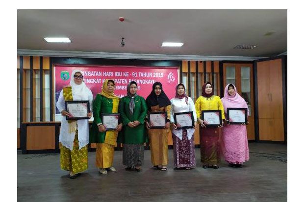 Pemkab Pasangkayu Peringati...