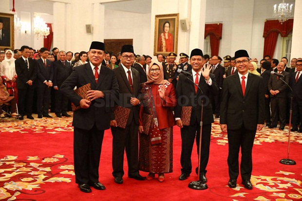 Pimpinan dan Dewan Pengawas...