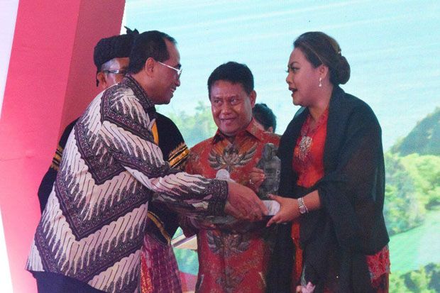 Pemkab Tabanan Raih...