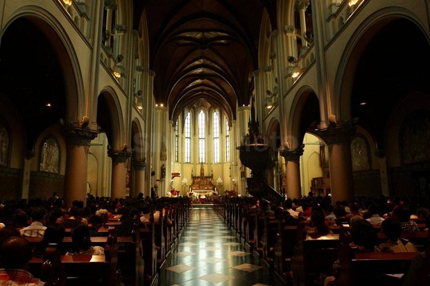 Rayakan Natal, Katedral...