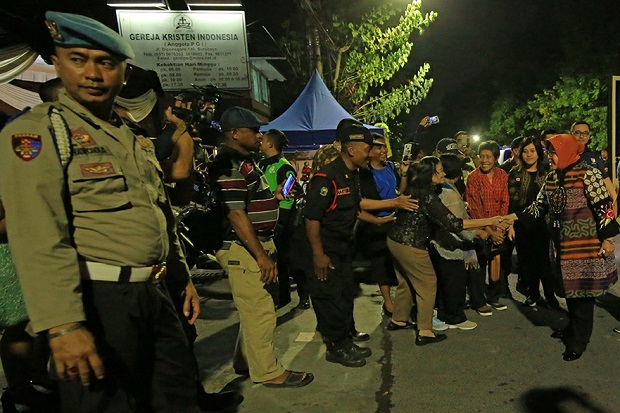 Kunjungi Empat Gereja,...
