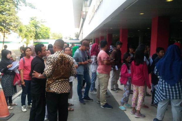 Berbahaya, Jangan Melihat...