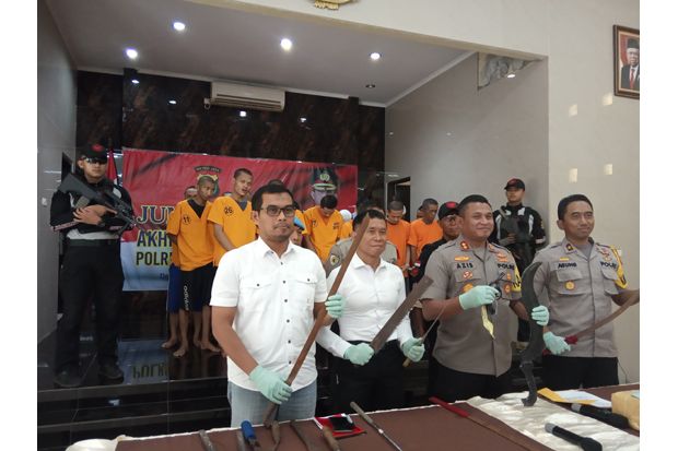 8 Penjahat Didor, Angka...