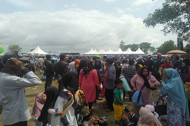 Ribuan Warga Riau Saksikan...