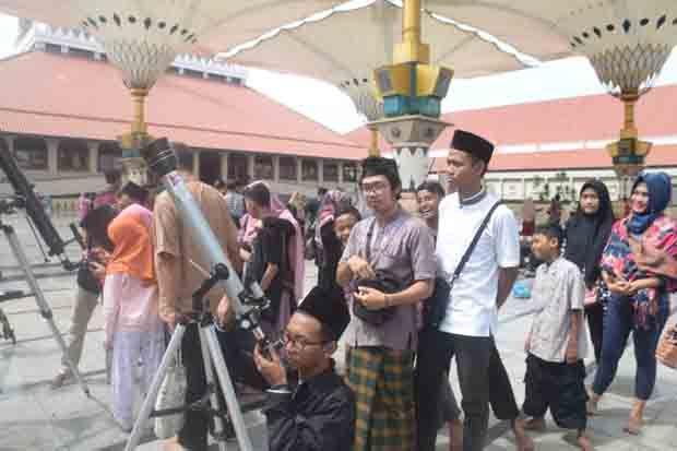 Warga Semarang Antusias...