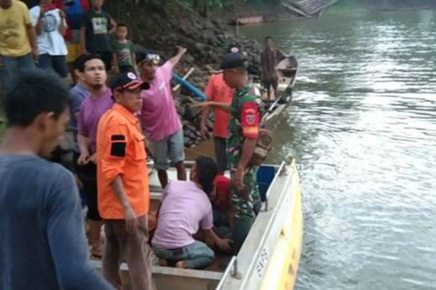 Mandi di Sungai, Wanita...