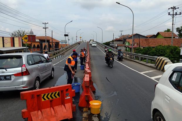 Kemenhub Bersihkan Pembatas...
