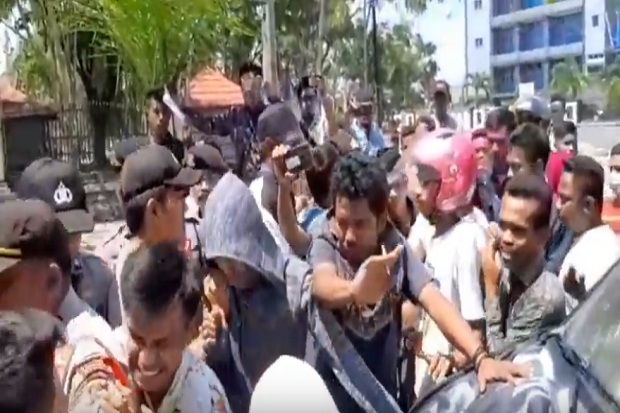 Demo Dugaan Ijazah Palsu...