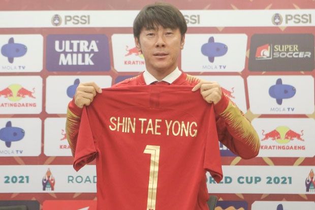 Tangani Timnas Indonesia,...
