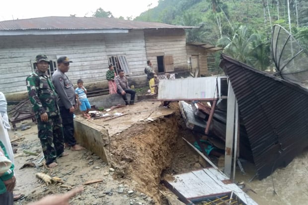 Banjir Bandang di Labura...