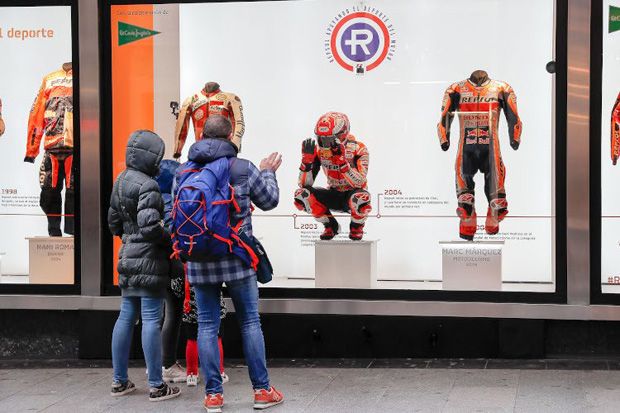 Jahil di Mall, Marquez...