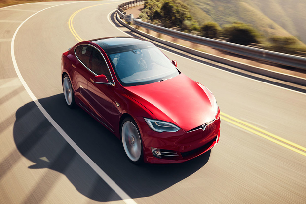 Tesla Bakal Dilengkapi...