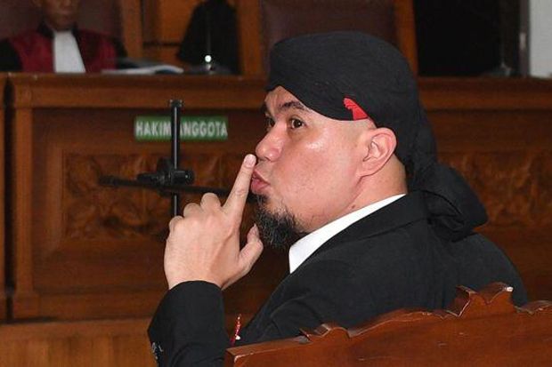 Ratusan Pendukung, Musisi...
