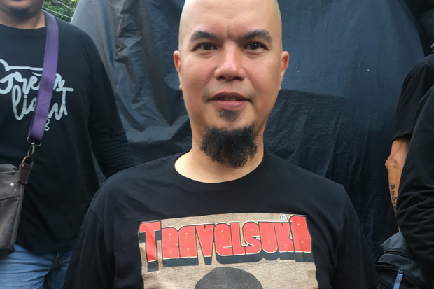Hirup Udara Bebas, Ahmad...