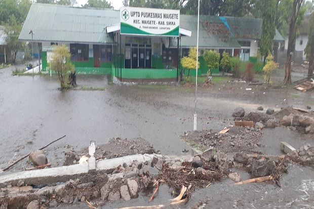 Pagar Puskesmas di Sikka...