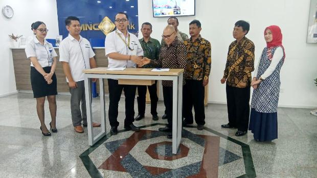 Penetrasi Bisnis, MNC...