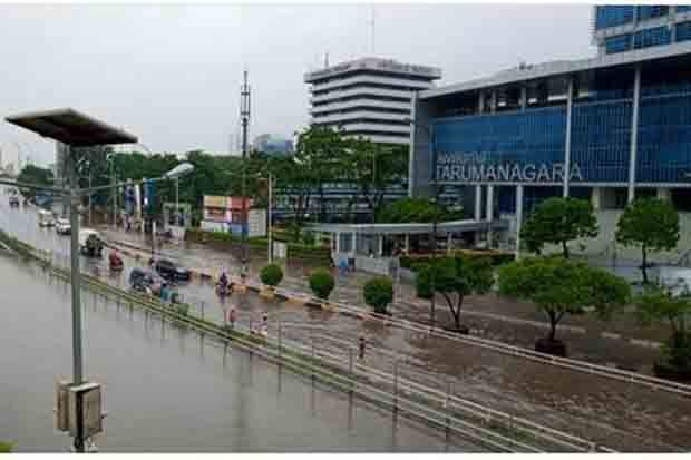 Jalan S Parman Terendam...