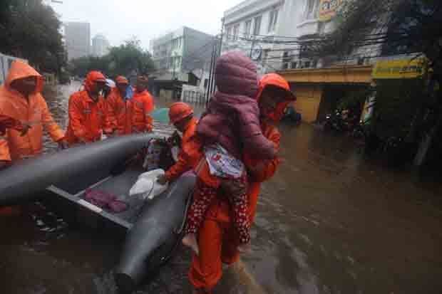 Banjir Rendam Jakarta,...
