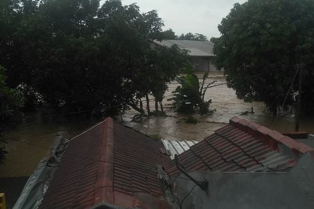 Bingung Terjebak Banjir,...