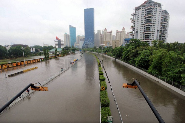 Terendam Banjir, Tol...